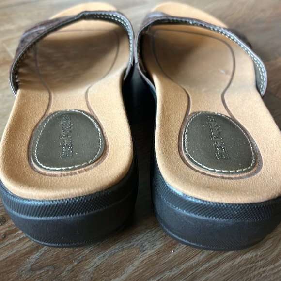 Hush Puppies SZ 7 Vasanti slip on sandals.  Excellent condition. - Picture 3 of 4